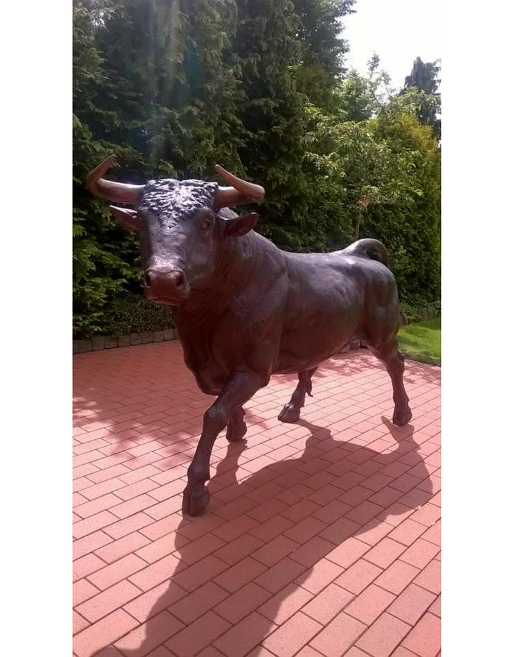 Bild 2: Stier Figur lebensgroß aus Bronze 