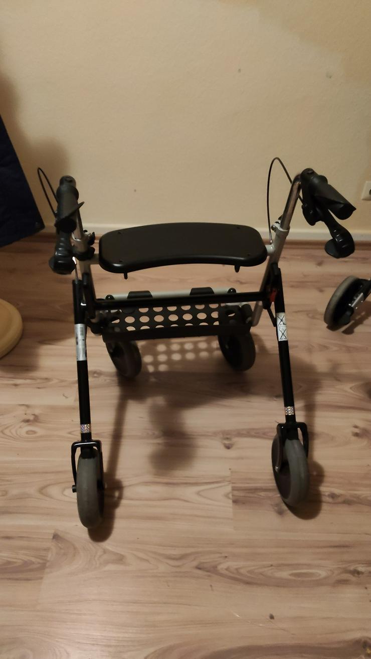 Bild 3: klappbarer und nicht klappbarer Rollator