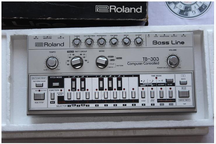 Bild 8:  NEU!! Vintage Roland TB303  Bass Synthesizer - mit Zubehör!!!
