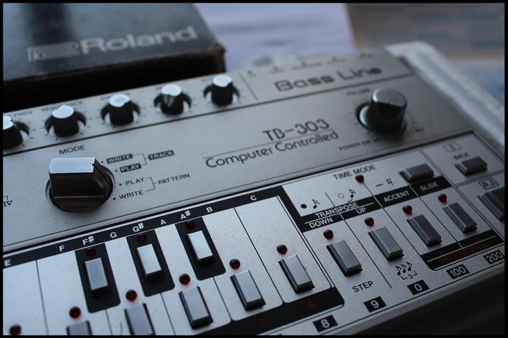  NEU!! Vintage Roland TB303  Bass Synthesizer - mit Zubehör!!! - Keyboards & E-Pianos - Bild 11