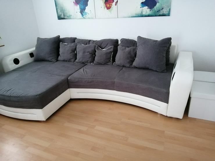 Bild 9: Großes Sofa mit LED Beleuchtung 