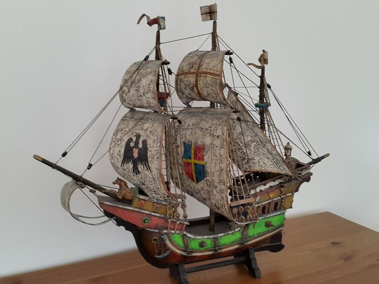 Bild 3: Modell Schiffe Holz