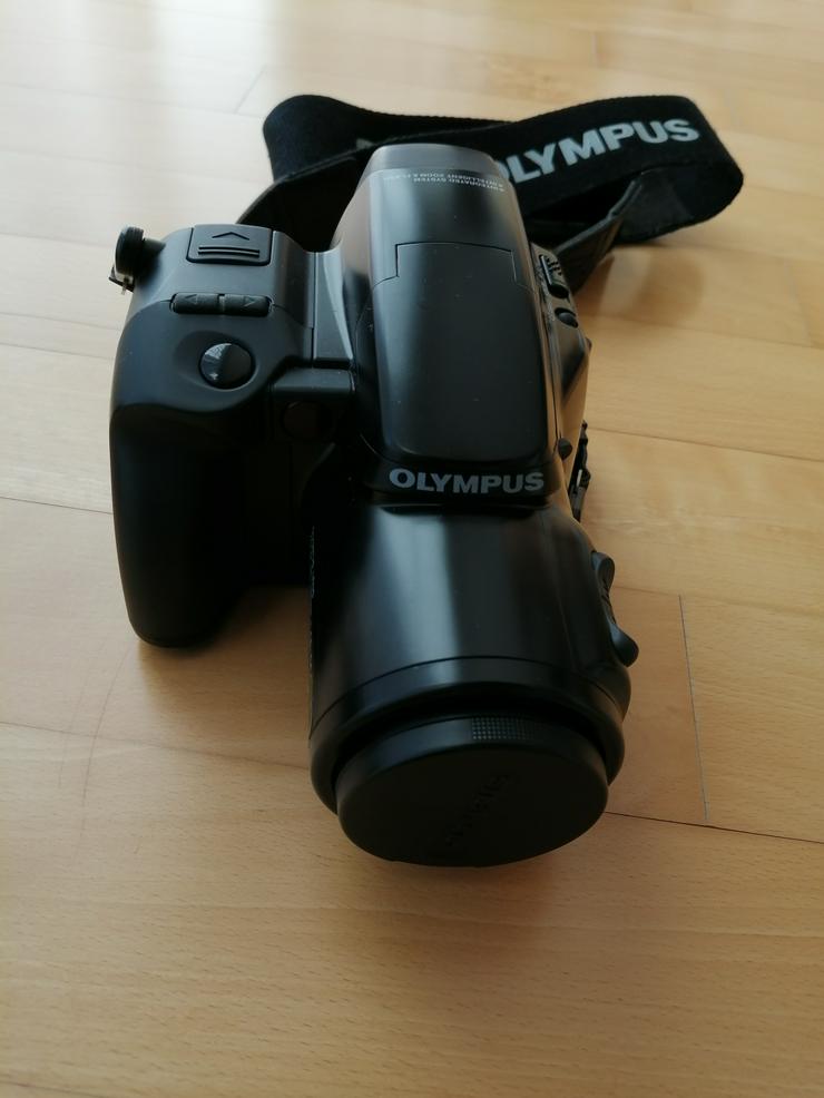 Bild 2: Olympus iS-1000 Spiegelreflexkamera