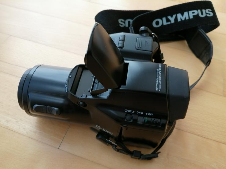 Bild 3: Olympus iS-1000 Spiegelreflexkamera
