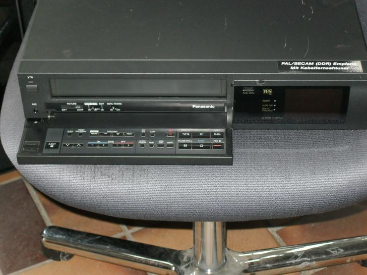Bild 15: Videorecorder Panasonic NV-FS200 VHS Panasonic VHS NV-J35HQ HI-FI HI
