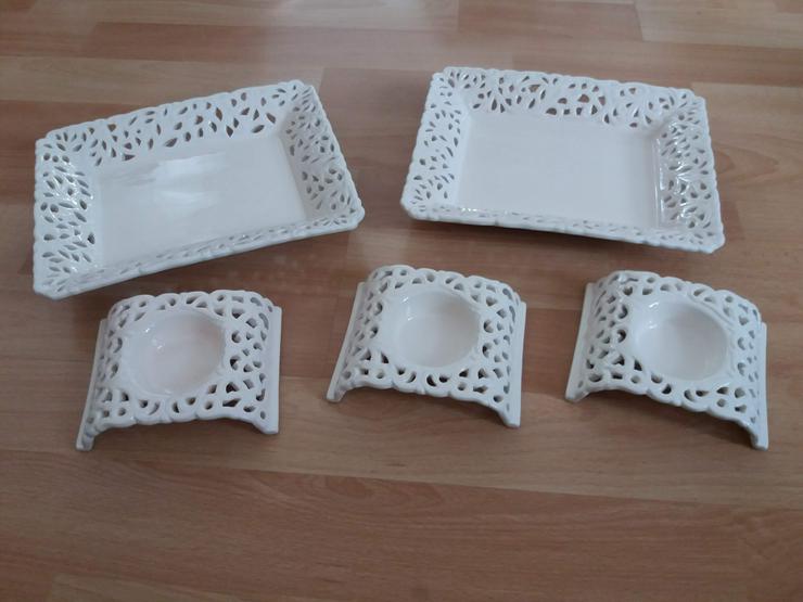 Bild 3: 2 kleine Platten mit 3 dazugehörigen Teelichthalter
