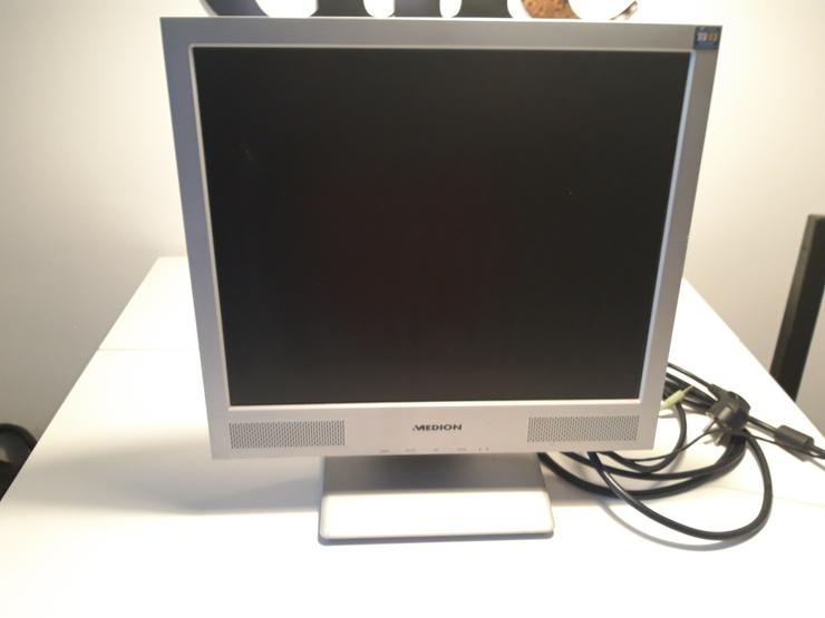 Bild 2: Medion Monitor 17" mit eingebauten Lautsprechern