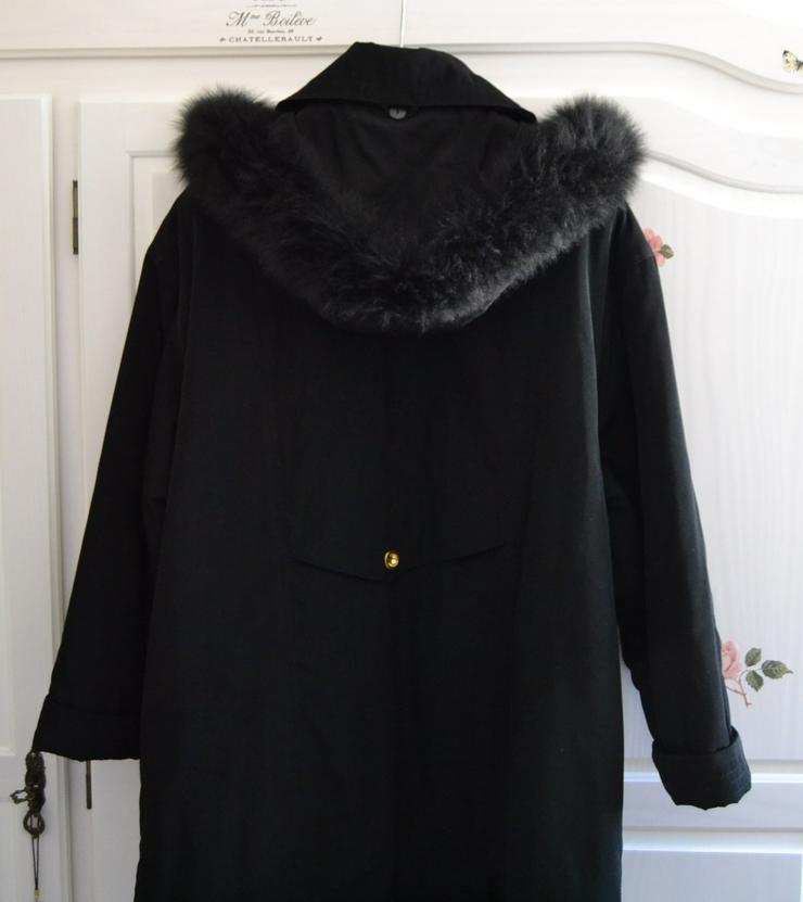 Bild 3: Schwarze Winterjacke wattiert mit Kapuze