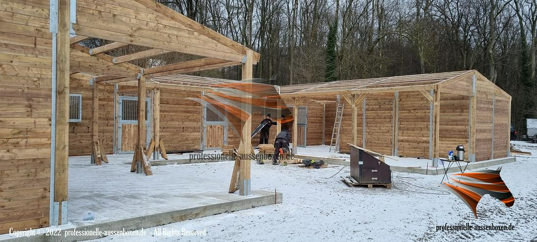 Bild 16: Pferdestall bauen - Außenboxen & Pferdebox, Offenstall - Paddockboxen | Stallbau und Weidehütten mit Fressgitter & Offenstallhaltung