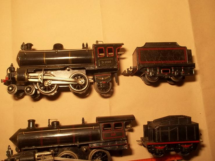 Bild 6: Antiker Märklin und andere Lokomotivsammlung