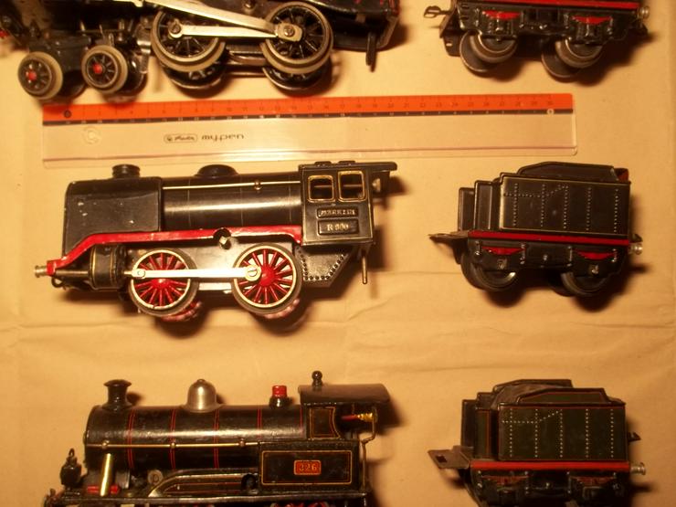 Bild 8: Antiker Märklin und andere Lokomotivsammlung