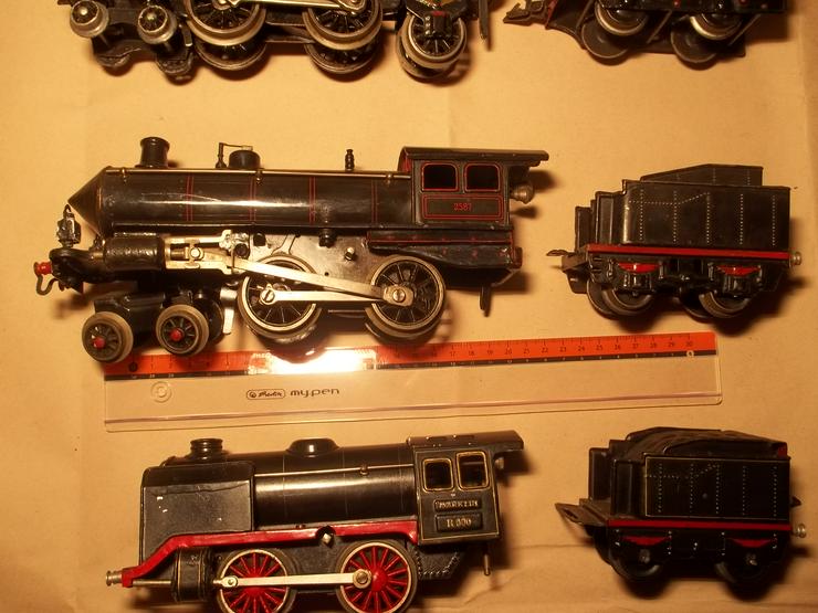 Bild 7: Antiker Märklin und andere Lokomotivsammlung