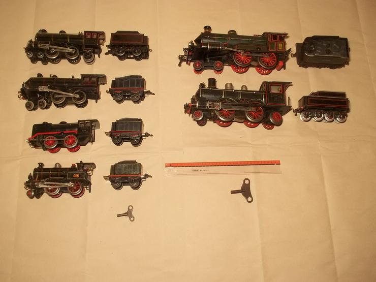 Bild 5: Antiker Märklin und andere Lokomotivsammlung