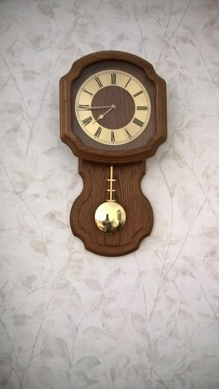 Wanduhr aus Holz und Messingpendel - Uhren & Wecker - Bild 1