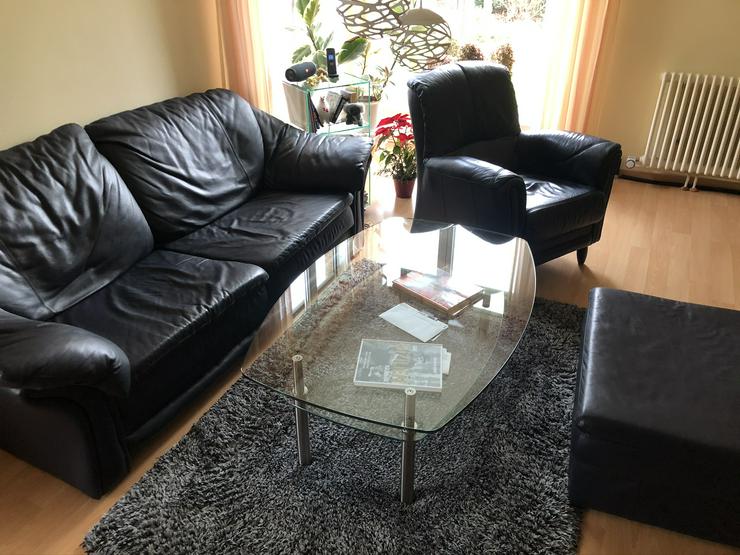 Bild 2: Sofa, Sessel , Hocker und Tisch
