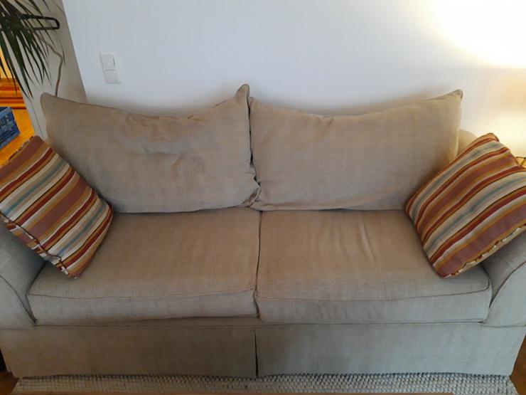 Bild 3: Sofa und Sessel