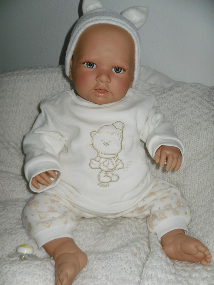 Babypuppen Bennet 54 cm mit Schnuller Doro Dolls Baby NEU - Puppen - Bild 7