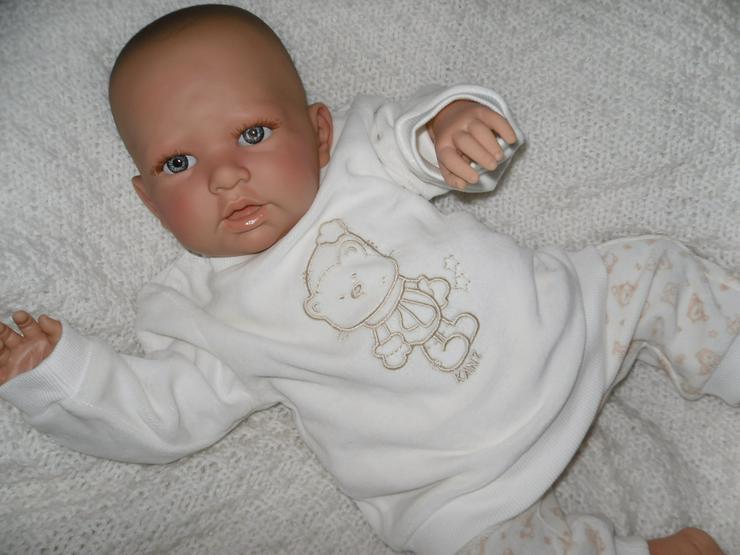 Babypuppen Bennet 54 cm mit Schnuller Doro Dolls Baby NEU - Puppen - Bild 5