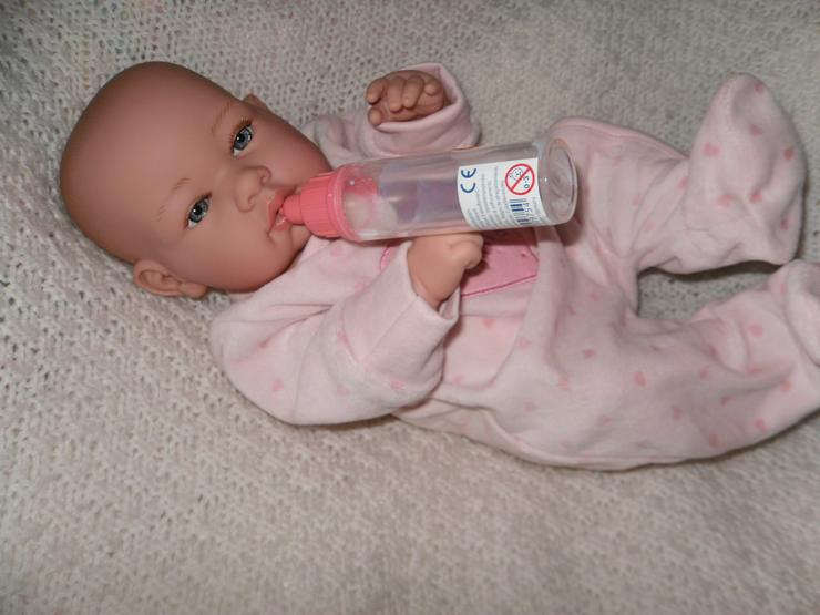 Bild 4:  Arias Babypuppe Svea 42 cm Baby Puppen Vollvinyl mit Fläschchen NEU