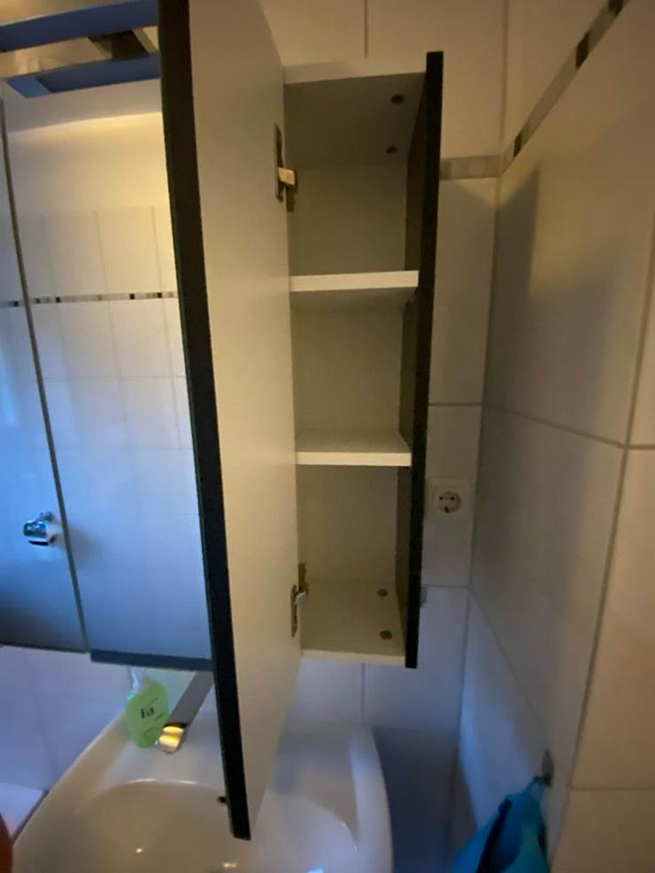 Bild 2: Spiegelschrank Badezimmer (Korpus braun, innen weiß) - 3 Türen