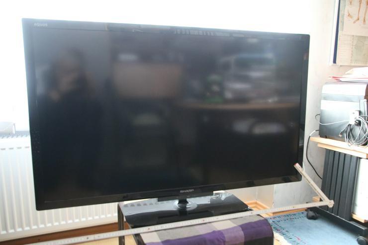 Bild 1: Sharp Aquos LED HD Fernseher Diagonale 41 Zoll/120 cm, Breite 108 cm