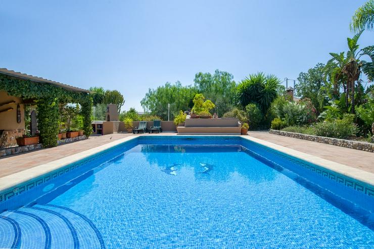 Bild 17: Zu verkaufen 4600 m² Grundstück mit 2 Einfamilien Häuser und 2 Appartments & Swimming Pool in Malaga Spanien