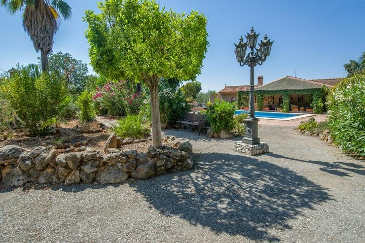 Bild 13: Zu verkaufen 4600 m² Grundstück mit 2 Einfamilien Häuser und 2 Appartments & Swimming Pool in Malaga Spanien