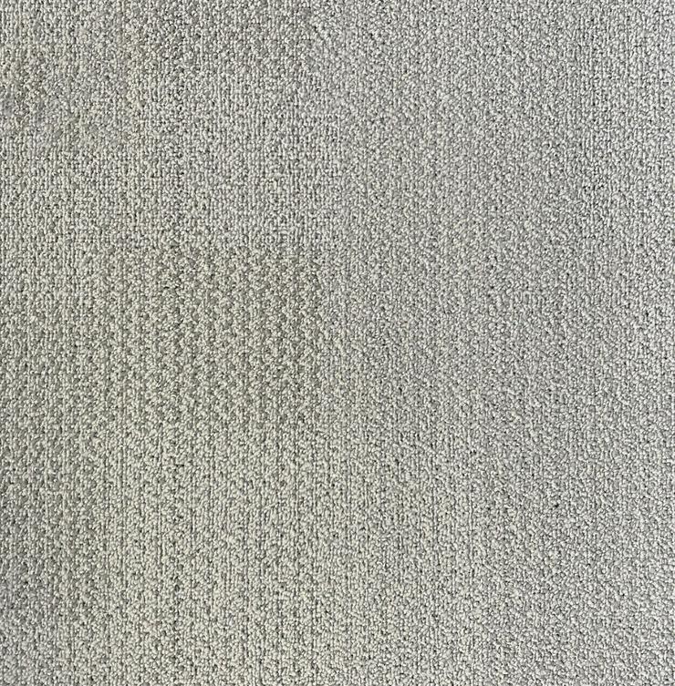 Schöne grau / beige Transformation Teppichfliesen von Interface - Teppiche - Bild 1