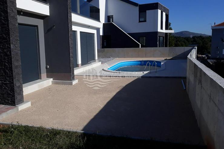 Bild 5: Modernes Haus mit Swimming Pool in der Rohbauphase bei Sibenik