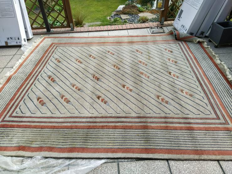 Bild 1: handgeknüpfter Teppich