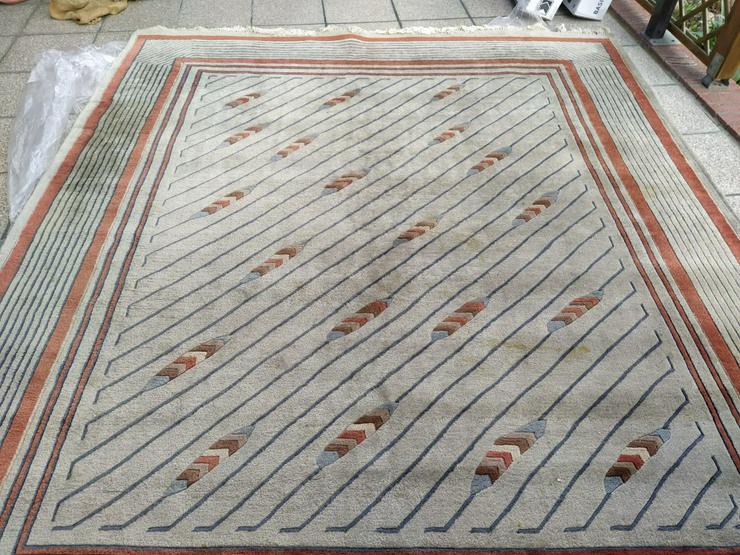 Bild 4: handgeknüpfter Teppich