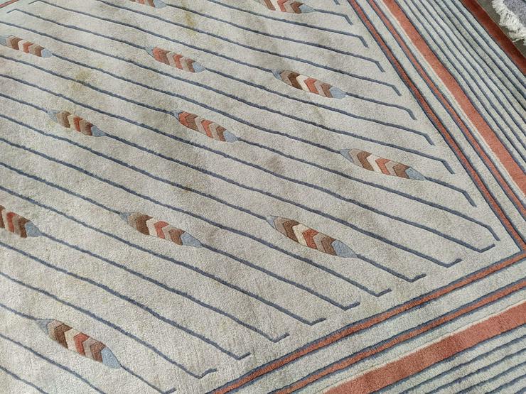Bild 3: handgeknüpfter Teppich