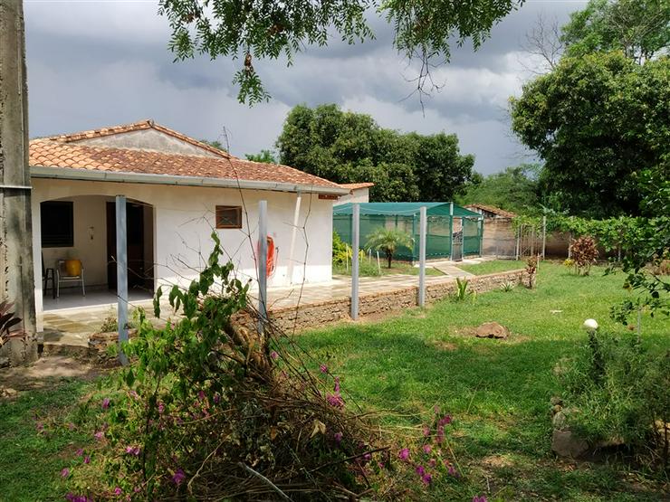 Bild 11: Zentral gelegenes Wohnhaus mit Nebengebäuden in Carapegua, Paraguay