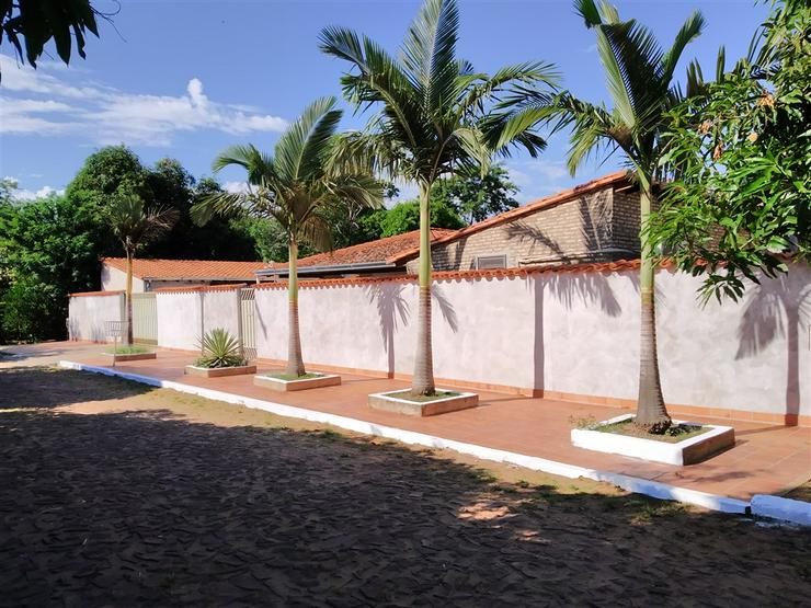 Bild 17: Zentral gelegenes Wohnhaus mit Nebengebäuden in Carapegua, Paraguay