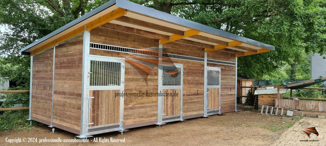 Bild 10: Außenboxen & Pferdeboxen Top Stallbau, Offenstall kaufen & Weidehütte mit Fressgitter | Pferdestall bauen