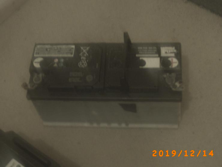 Bild 2: Verkaufe 2 Batterien 12 V/110 ah / 12 V /220 ah für Lkw auf VB 