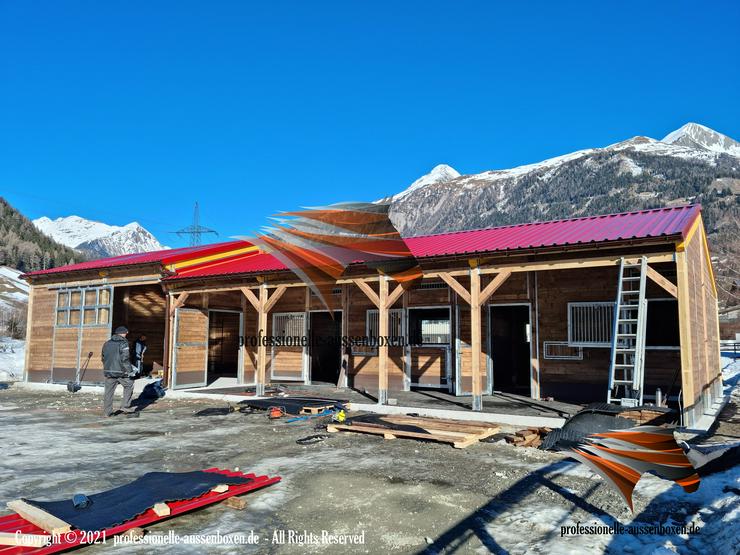 Bild 13: Den perfekten Pferdestall bauen: Außenboxen TOP Pferdebox, Offenstall kaufen & Paddockbox - Stallbau und Offenstallhaltung mit Weidehütte und Fressgitter