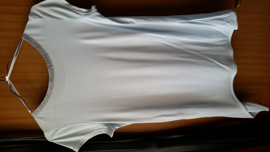 Bild 1: T-Shirt mit silbernem Kragen, Größe XS, nie getragen