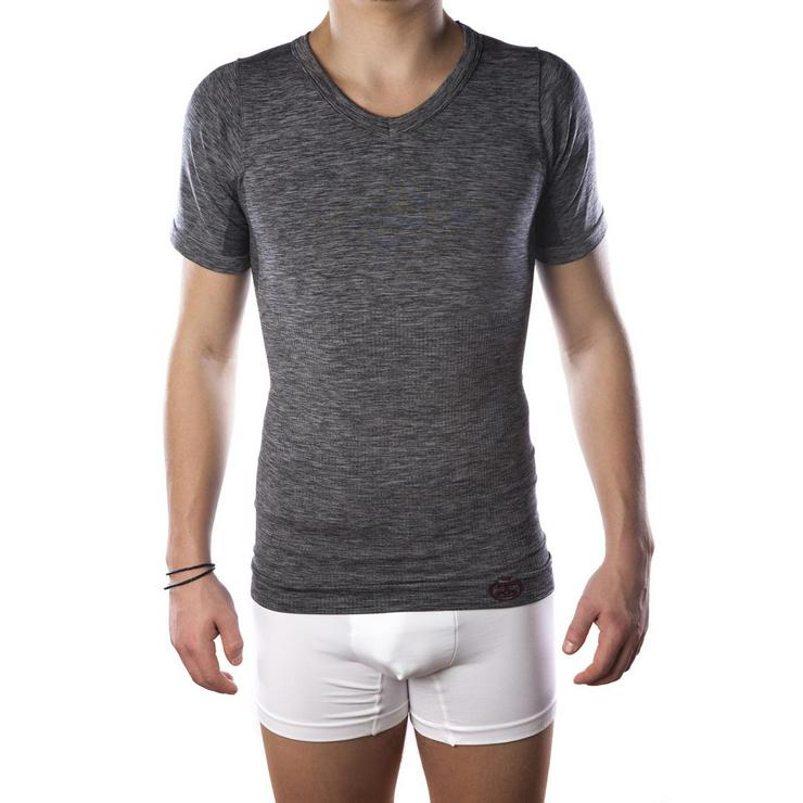 Bild 3: Stoma T-Shirt mit V-Ausschnitt und kurzen Ärmeln – Herren