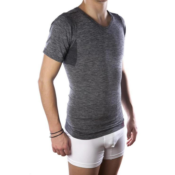 Stoma T-Shirt mit V-Ausschnitt und kurzen Ärmeln – Herren - Bandagen & Orthesen - Bild 1