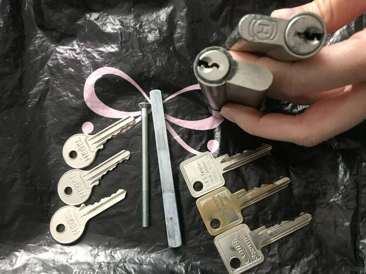 Bild 2: 2 Schlösser mit passenden Schlüsseln 