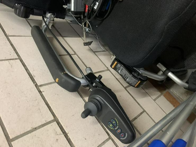 Wegen Todesfall faltbare Elektro Rollstühle von Mistral zu verkaufen 