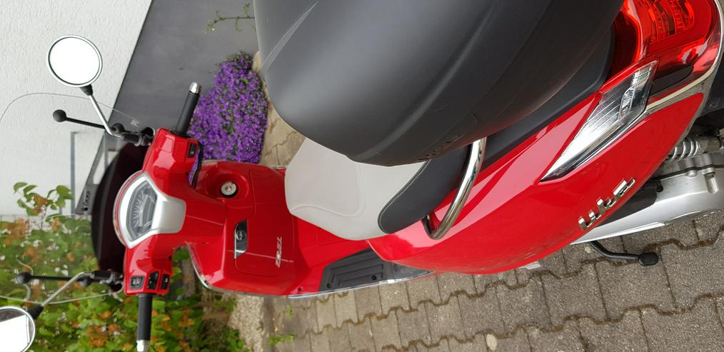 Bild 3: Roller Kymco 125 in Rot 