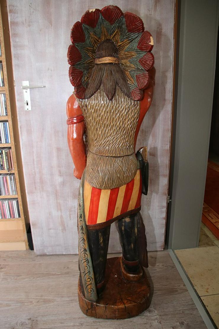 Bild 9:   Indianerfigur aus Holz, 127 cm hoch, gebraucht