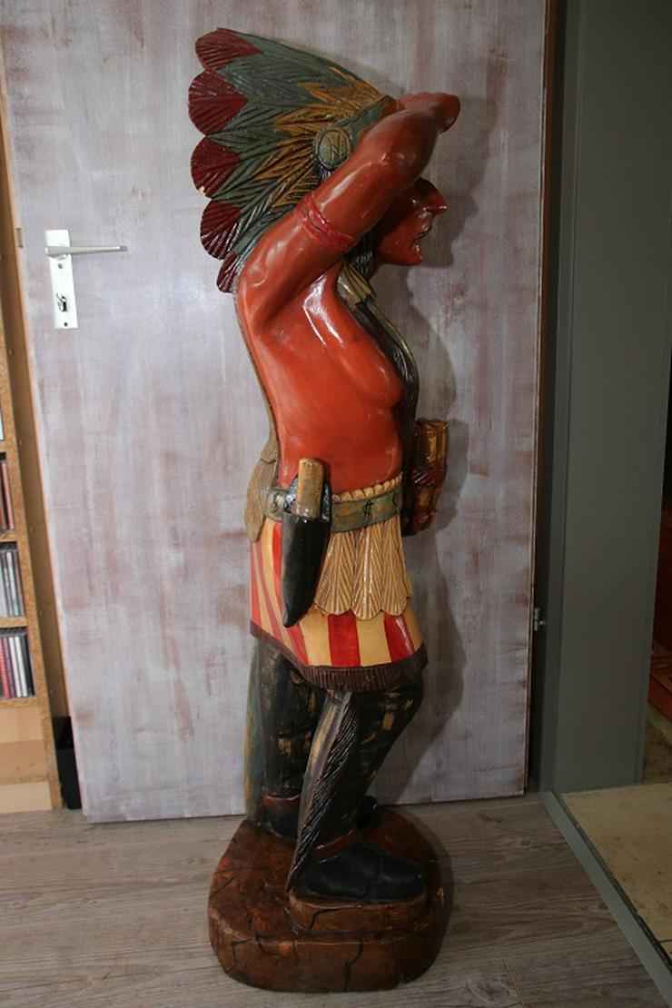 Bild 7:   Indianerfigur aus Holz, 127 cm hoch, gebraucht