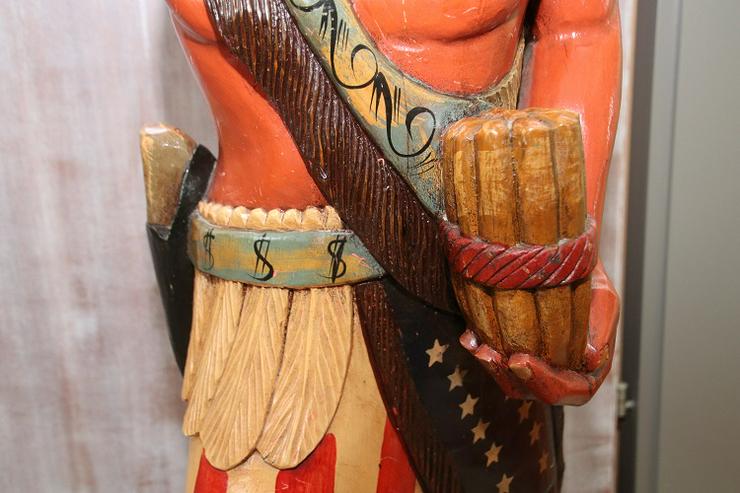 Bild 4:   Indianerfigur aus Holz, 127 cm hoch, gebraucht