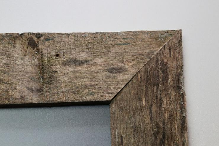 Bild 2: Holzbilderrahmen mit S/W-Fotografie “Neugierige Kühe“, 73,5 x 53,5 cm