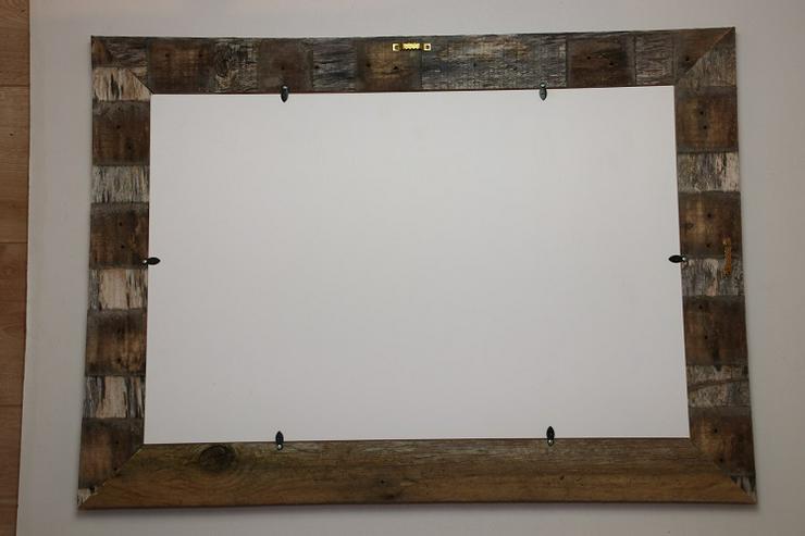 Bild 6: Holzbilderrahmen mit S/W-Fotografie “Neugierige Kühe“, 73,5 x 53,5 cm