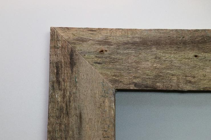Bild 3: Holzbilderrahmen mit S/W-Fotografie “Neugierige Kühe“, 73,5 x 53,5 cm