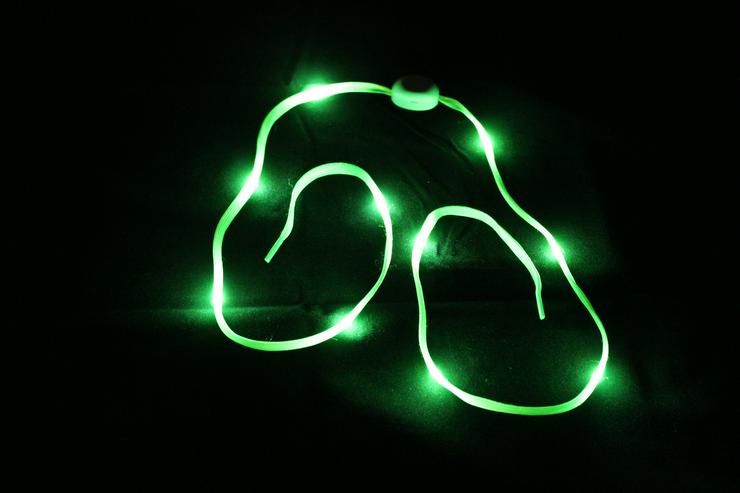 Bild 1: LED Schnürsenkel in grün 